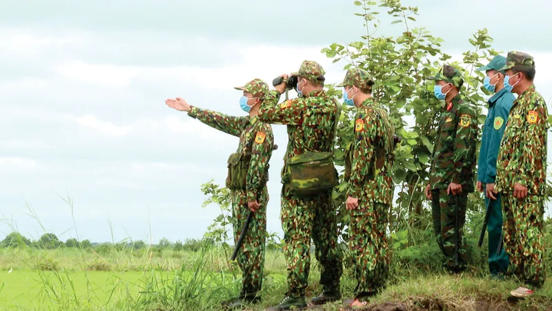 Bộ đội Biên phòng Tây Ninh tuần tra trên tuyến biên giới