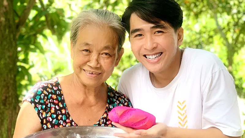 Nguyễn Thanh Nhí và bà nội