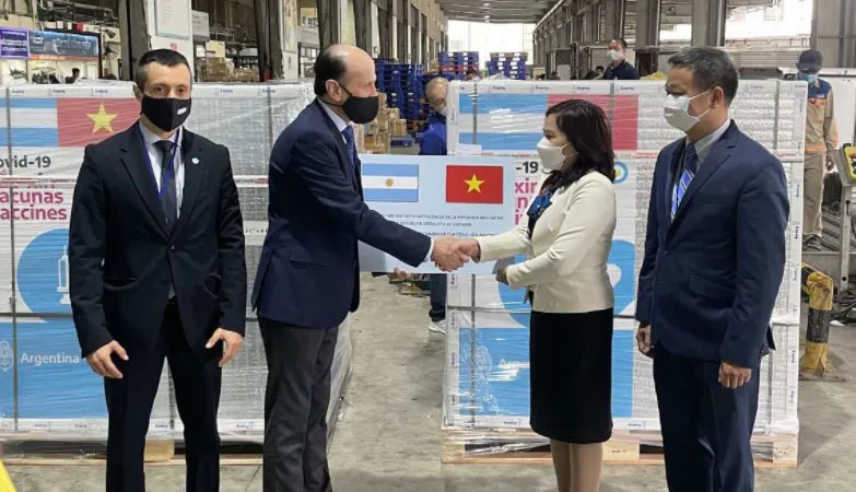 Buổi lễ tiếp nhận 500.000 vaccine do Chính phủ Argentina trao tặng. Nguồn: VGP