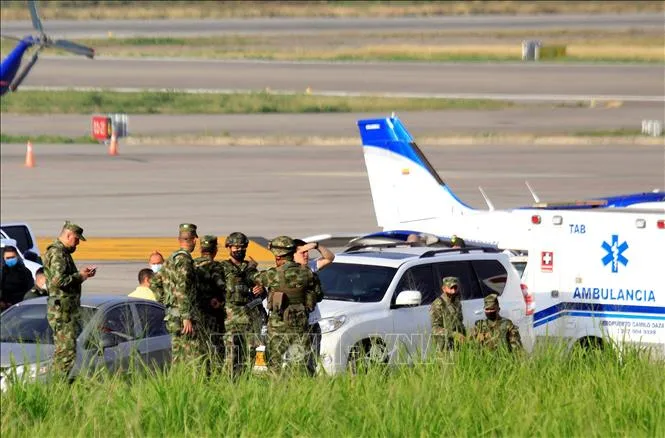 Binh sĩ Colombia điều tra tại hiện trường vụ nổ bom ngày 14-12 ở sân bay quốc tế Camilo Daza ở thành phố Cucuta, Đông Bắc Colombia. Nguồn: TTXVN