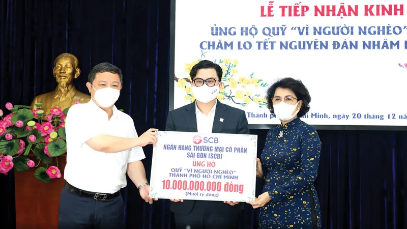 Lãnh đạo TPHCM tiếp nhận hỗ trợ từ SCB