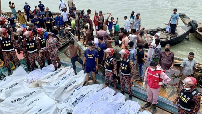 Cháy phà tại Bangladesh, ít nhất 32 người thiệt mạng 