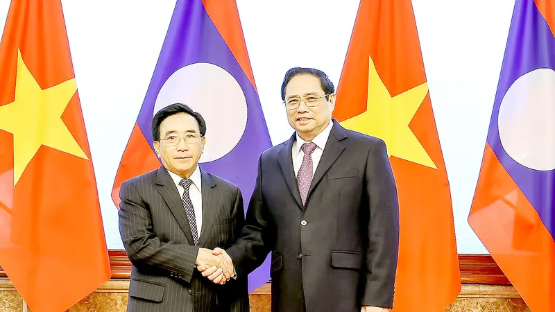 Thủ tướng Phạm Minh Chính và Thủ tướng Cộng hòa Dân chủ nhân dân Lào Phankham Viphavanh đồng chủ trì kỳ họp lần thứ 44 Ủy ban liên Chính phủ Việt Nam - Lào, sáng 10-1. Ảnh: QUANG PHÚC