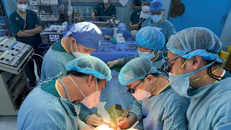 Ghép gan thành công bé gái 5 tuổi