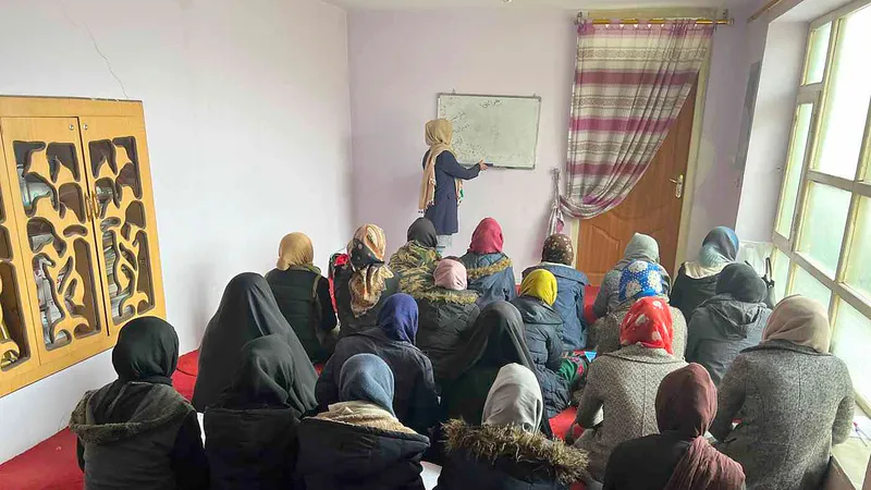 Một lớp học bí mật đang diễn ra ở Afghanistan 