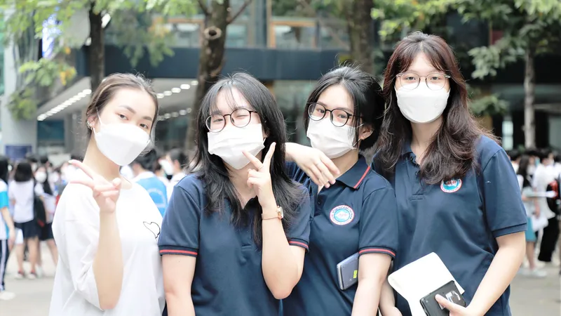 Thí sinh Trường THPT Minh Đức (quận Tân Phú, TPHCM) trước giờ thi đánh giá năng lực đợt 1 ngày 27-3