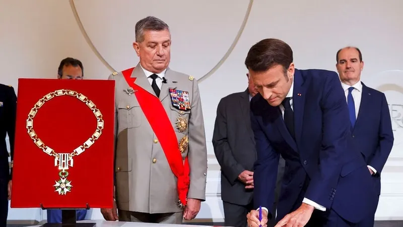 Ông Macron tại lễ nhậm chức ngày 7-5. Ảnh: REUTERS