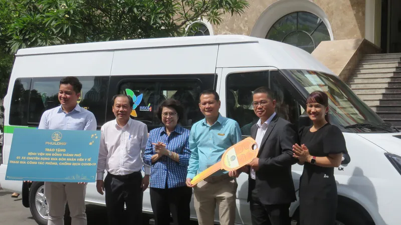 Bệnh viện Nhi đồng TPHCM tiếp nhận xe phòng chống dịch do doanh nghiệp trao tặng