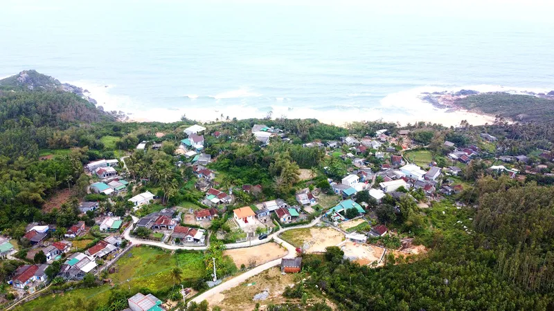 Nằm lọt thỏm giữa lõi trầm tích của 3 nền văn hóa Sa Huỳnh - Chămpa - người Việt (gần 4.000 năm), làng Gò Cỏ như hiện thân, kế thừa những giá trị quý báu mà tiền nhân lưu lại