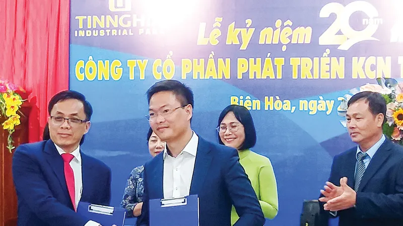 Ký kết hợp tác giữa Công ty CP Phát triển KCN Tín Nghĩa với Công ty CP Dầu khí đầu tư khai thác cảng Phước An