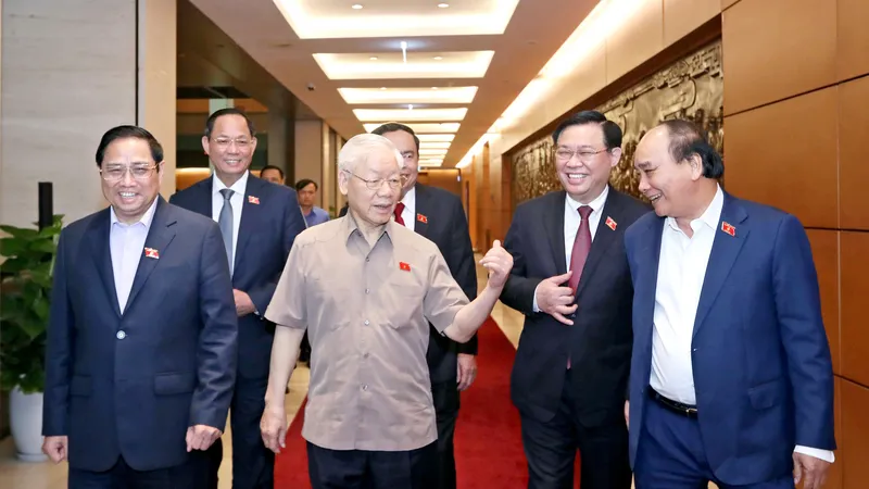Tổng Bí thư Nguyễn Phú Trọng, Chủ tịch nước Nguyễn Xuân Phúc, Thủ tướng Chính phủ Phạm Minh Chính, Chủ tịch Quốc hội Vương Đình Huệ và các đại biểu dự phiên họp sáng 1-6. Ảnh: QUANG PHÚC