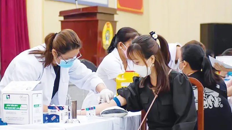 Nữ công nhân lao động được khám sức khỏe tại các chương trình do tổ chức công đoàn TPHCM thực hiện