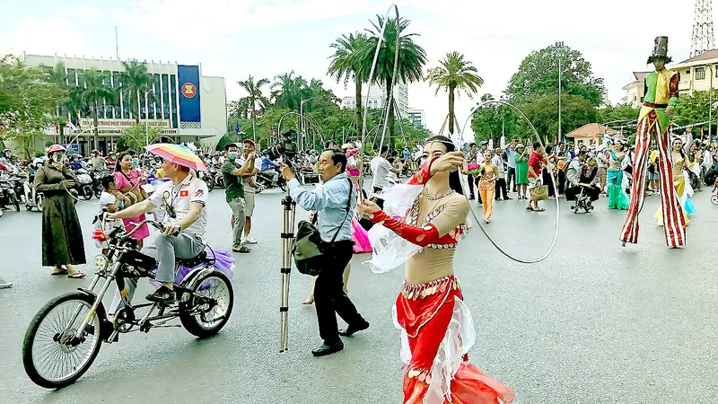 Festival Huế 2022: Tưng bừng lễ hội đường phố “Sắc màu văn hóa”