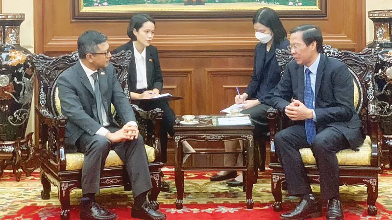 Chủ tịch UBND TPHCM Phan Văn Mãi tiếp ông Denny Abdi