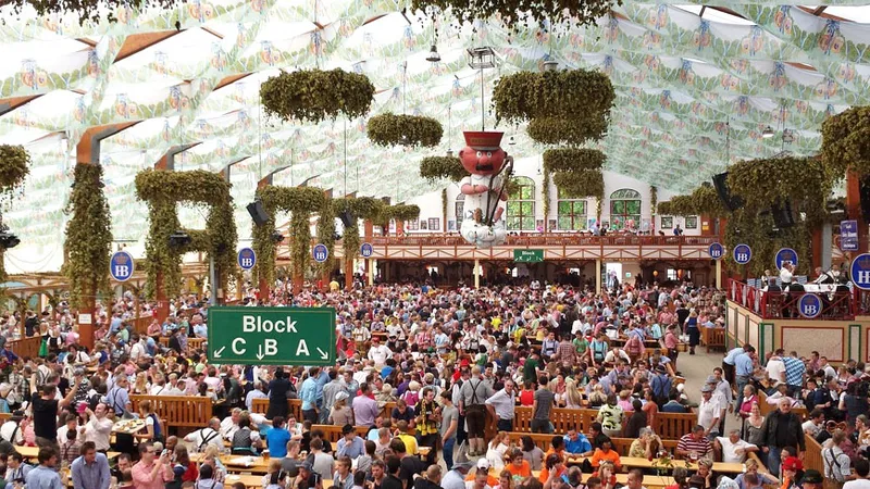 Lễ hội bia Oktoberfest trở lại nước Đức 