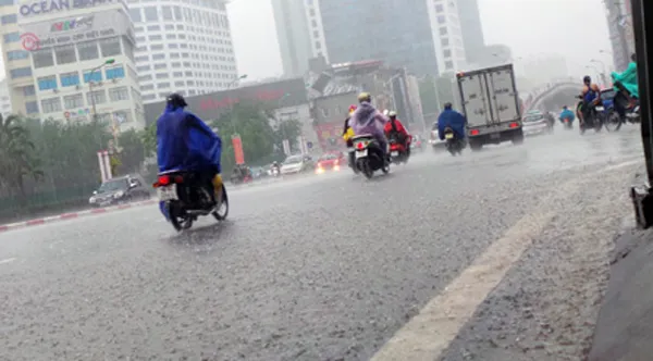 Hoàn lưu bão số 2 tiếp tục gây mưa dông khu vực Bắc bộ và Bắc Trung bộ