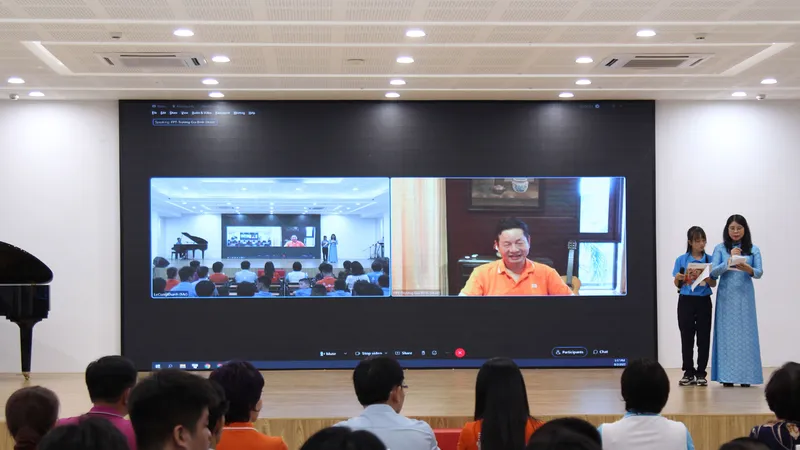 Chủ tịch HĐQT Tập đoàn FPT Trương Gia Bình trò chuyện trực tuyến cùng các em học sinh ở Hope School