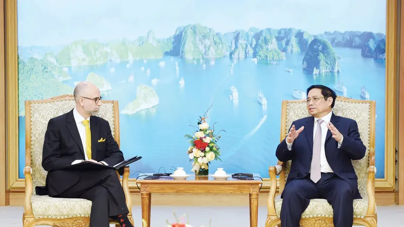 Thủ tướng Phạm Minh Chính tiếp ông Shawn Perry Steil, Đại sứ Canada tại Việt Nam. Ảnh: VIẾT CHUNG