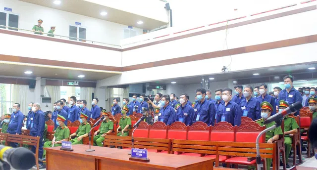 Xét xử đường dây buôn lậu xăng trị giá 2.900 tỷ đồng: Thuyền trưởng chở xăng nói bị mớm cung