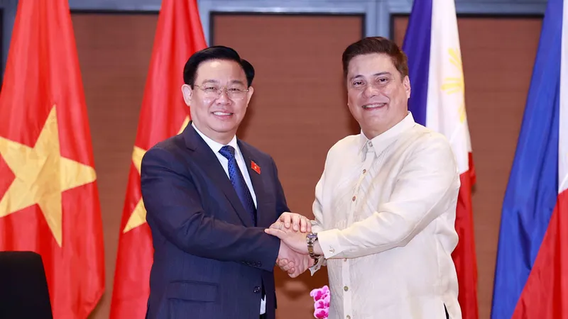 Chủ tịch Quốc hội Vương Đình Huệ hội kiến Tổng thống Philippines Ferdinand Romualdez Marcos Jr. Ảnh: TTXVN