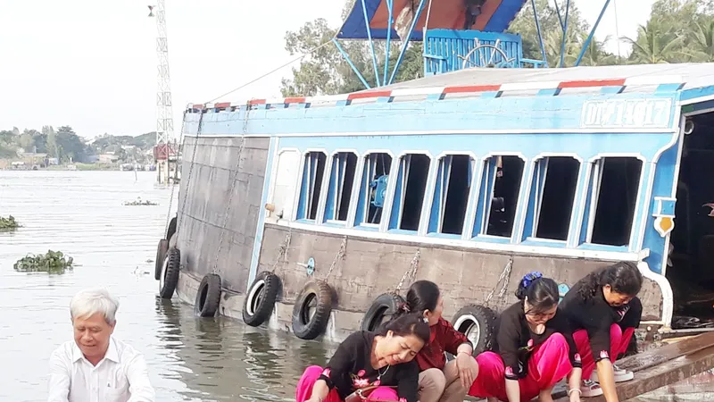 Các đại biểu đã thả 3,5 tấn cá các loại