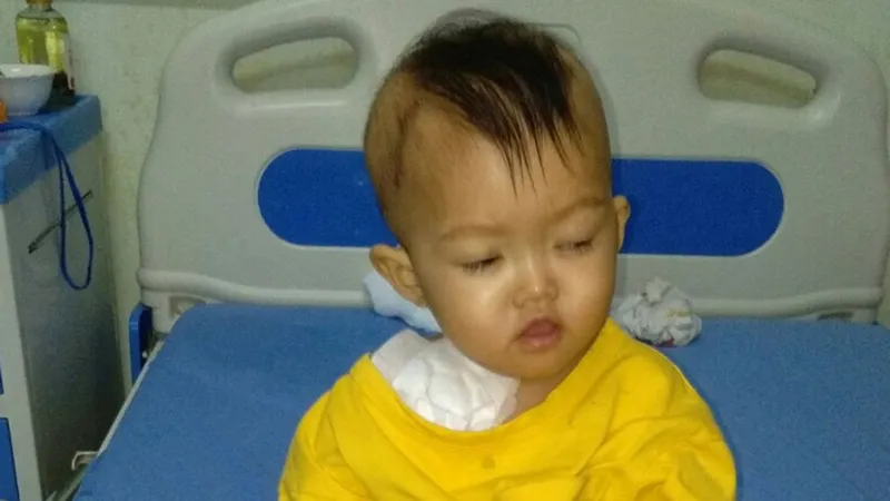 Kiệt quệ vì con thơ mắc bệnh nan y