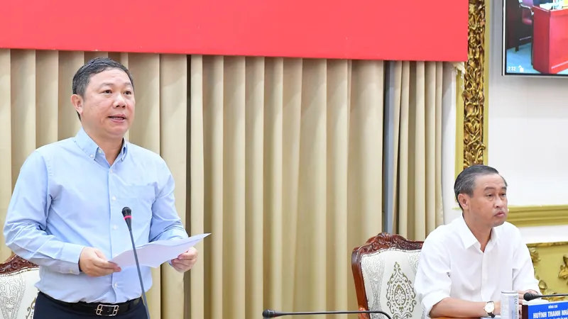 Phó Chủ tịch UBND TPHCM Dương Anh Đức phát biểu trước hội nghị tại điểm cầu TPHCM. Ảnh: VIỆT DŨNG