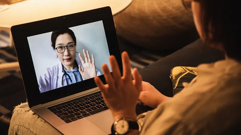 Telehealth - cánh tay thứ ba của bác sĩ
