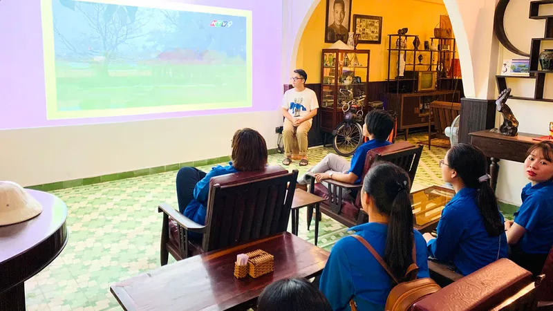 Khách tham quan Bảo tàng Biệt động Sài Gòn