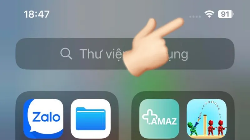 Tại khu vực quận 7 (TPHCM), đến gần 19 giờ, mạng di động MobiFone vẫn chưa có tín hiệu. Ảnh: HOÀNG HÙNG