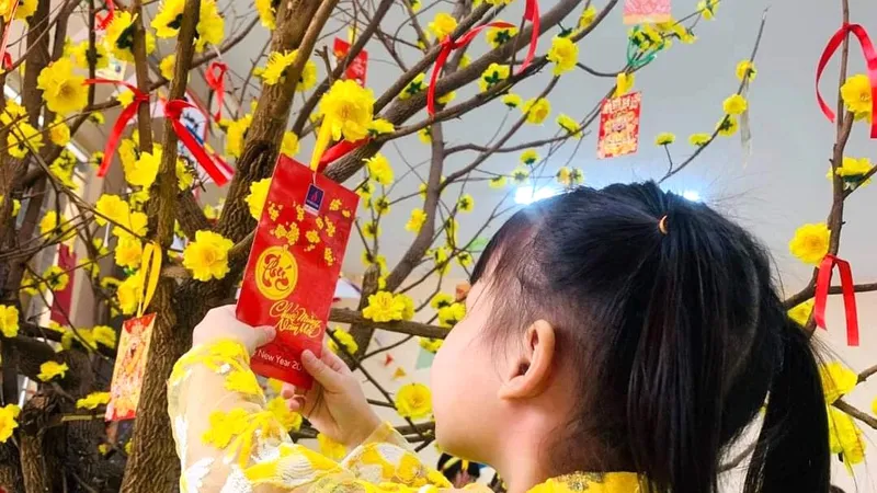 Lì xì và cách tiếp nhận lì xì của con trẻ đến từ chính suy nghĩ của cha mẹ chúng