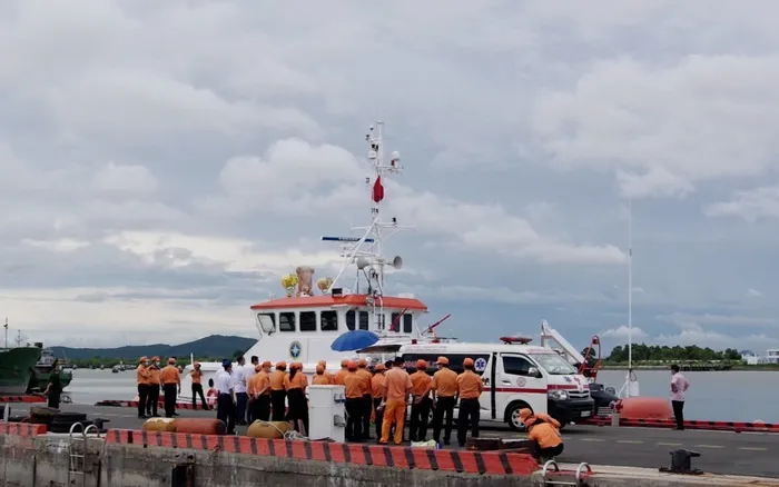 Bà Rịa - Vũng Tàu: Khen thưởng tập thể và cá nhân cứu nạn thuyền viên tàu WUZHOU 8