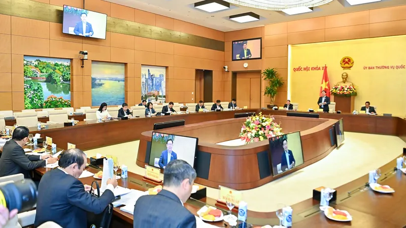 Chủ tịch Quốc hội Vương Đình Huệ chủ trì buổi làm việc để cho ý kiến về dự án Luật Hợp tác xã (sửa đổi). Nguồn: QUOCHOI.VN