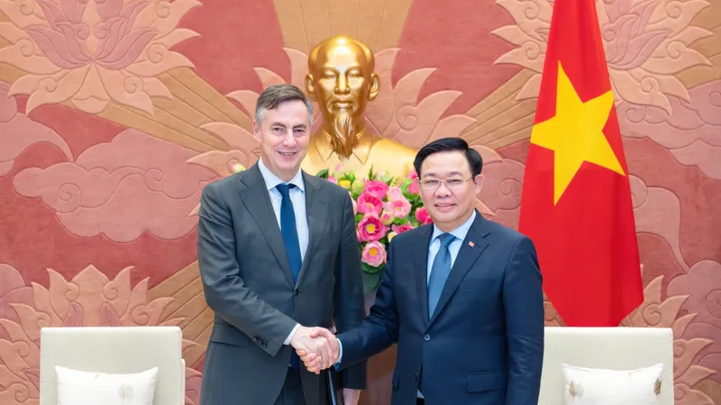 Chủ tịch Quốc hội Vương Đình Huệ tiếp Chủ tịch Ủy ban Đối ngoại của Nghị viện châu Âu (EP) David McAllister 