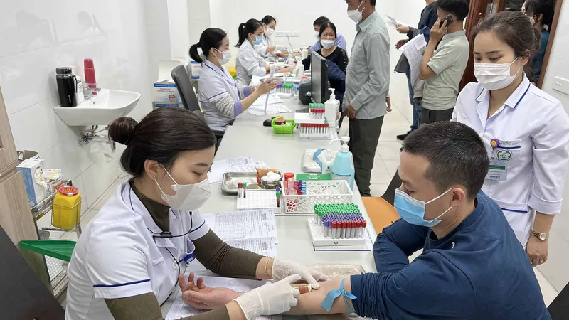 Người bệnh yên tâm tới bệnh viện khi vật tư y tế, thuốc men đã có đủ . Ảnh: QUANG PHÚC