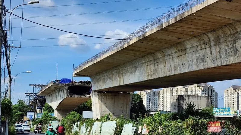Tái thi công cầu Nam Lý sau 4 năm tạm dừng