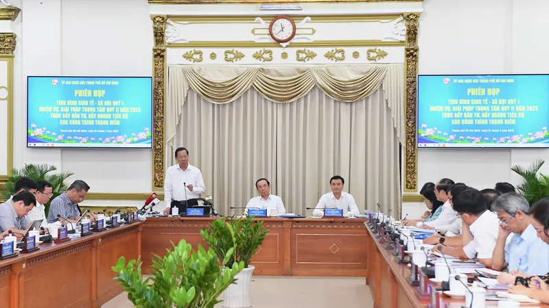 Chủ tịch UBND TPHCM Phan Văn Mãi phát biểu tại phiên họp về tình hình kinh tế - xã hội quý 1-2023 và nhiệm vụ, giải pháp quý 2-2023. Ảnh: VIỆT DŨNG
