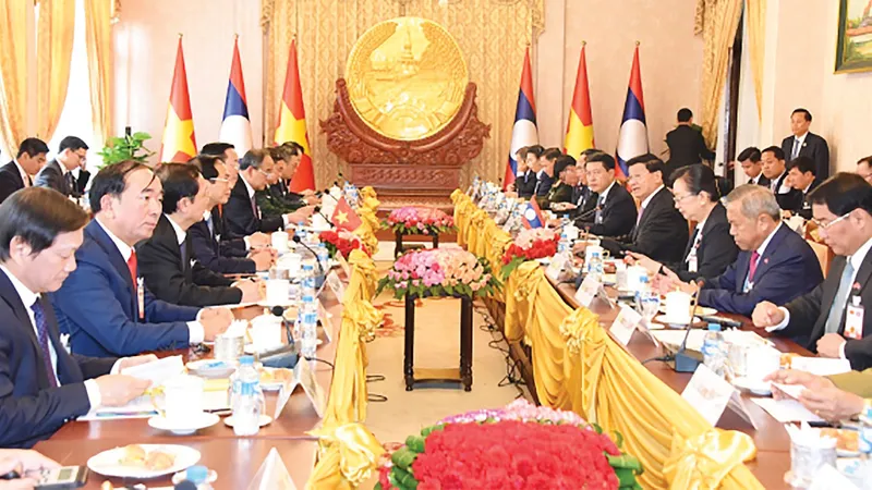 Chủ tịch nước Võ Văn Thưởng và Tổng Bí thư, Chủ tịch nước Lào Thongloun Sisoulith chủ trì cuộc hội đàm giữa đoàn đại biểu cấp cao hai nước vào ngày 11-4 Ảnh: Lao News Agency
