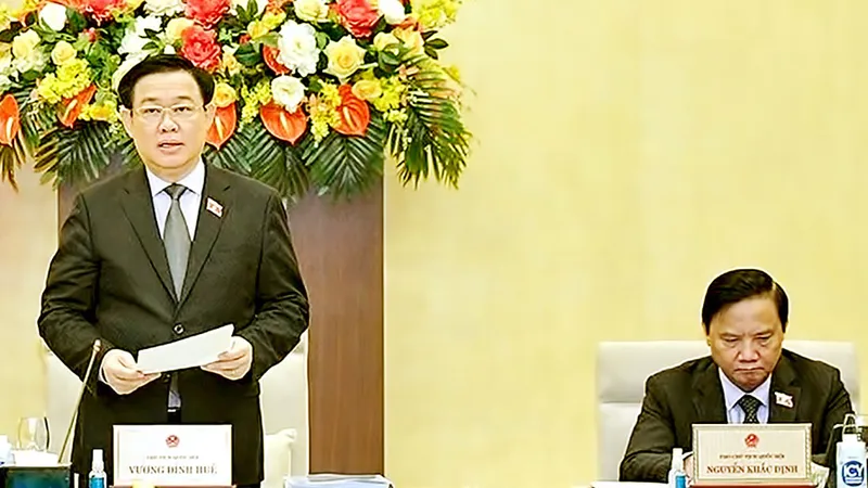 Chủ tịch Quốc hội Vương Đình Huệ phát biểu trong phiên họp chuyên đề pháp luật của Ủy ban Thường vụ Quốc hội, sáng 12-4. Ảnh: VIẾT CHUNG