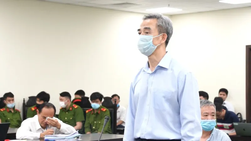 Nói lời sau cùng, ông Nguyễn Quang Tuấn xin giảm nhẹ tội cho cấp dưới