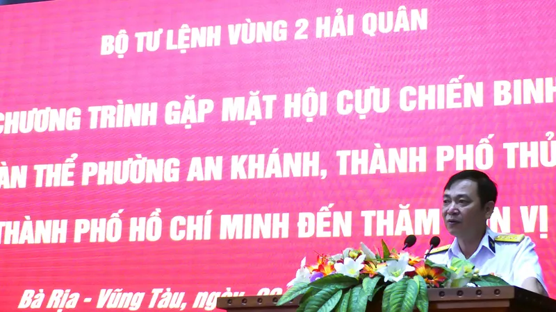 Cựu chiến binh Thành phố Thủ Đức thăm, tặng quà Vùng 2 Hải quân