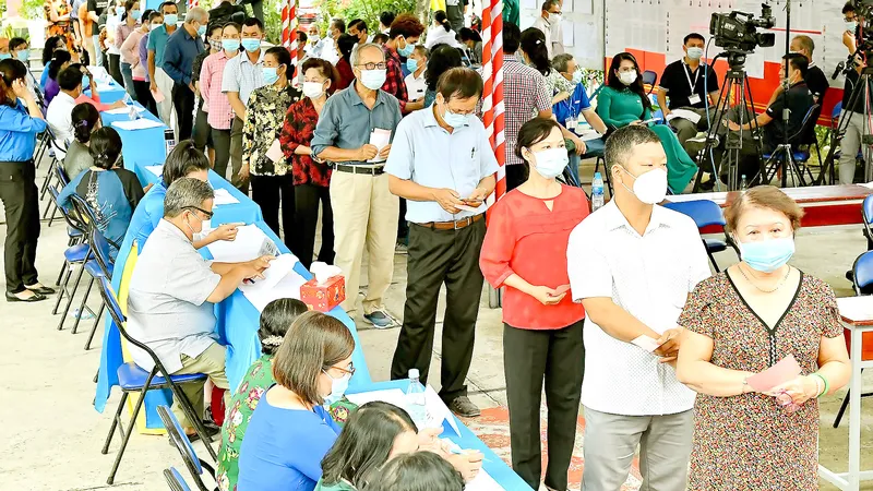 Người dân ở Củ Chi, TPHCM đi bầu cử đại biểu Quốc hội và đại biểu HĐND ngày 23-5-2021. Ảnh: VIỆT DŨNG