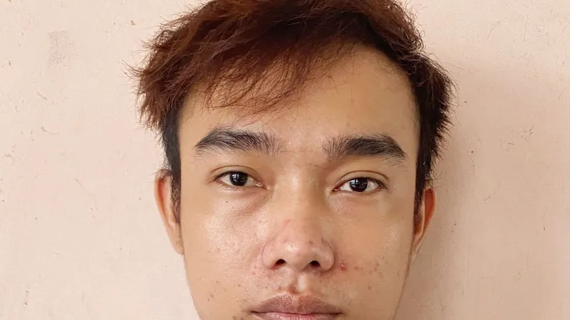 Đối tượng tại cơ quan công an. Ảnh: HỒ GIANG
