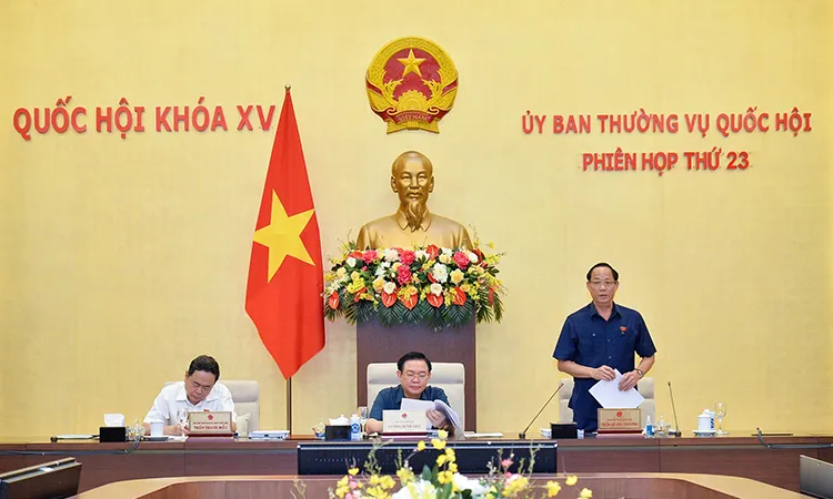 Phó Chủ tịch Quốc hội Trần Quang Phương điều hành phiên họp