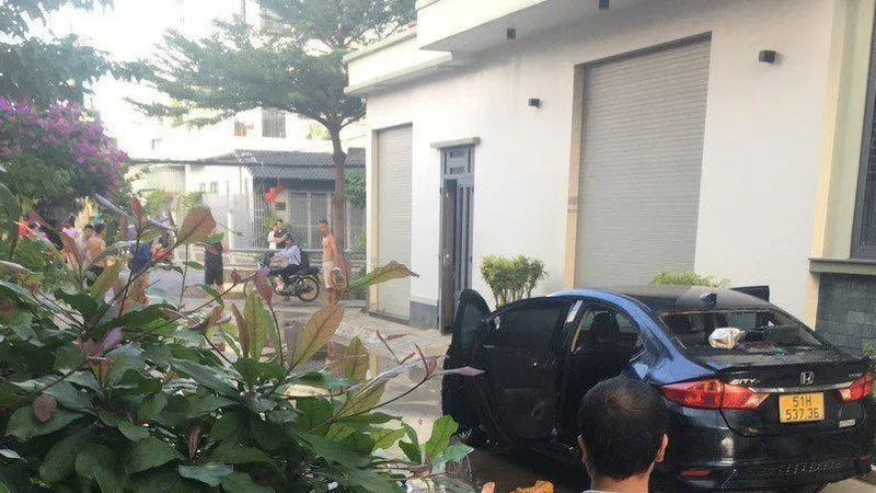 Hiện trường vụ xe ô tô phát nổ