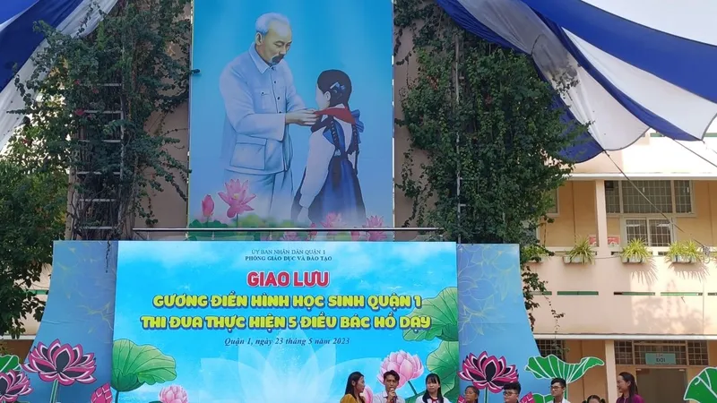 Quận 1: Tuyên dương 292 gương học sinh điển hình thực hiện 5 điều Bác Hồ dạy