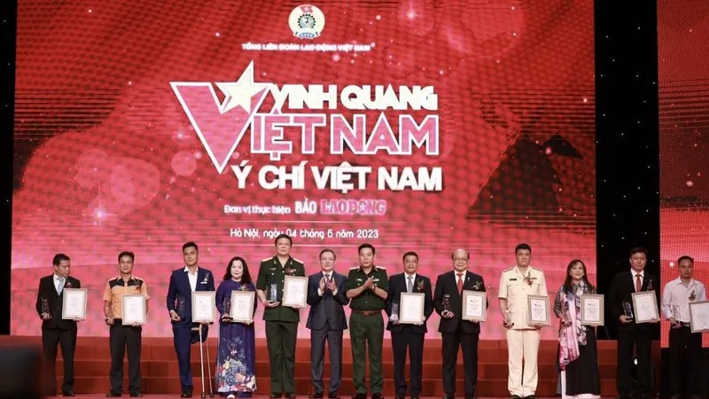 Chương trình Vinh quang Việt Nam: Tôn vinh 16 tập thể, cá nhân 