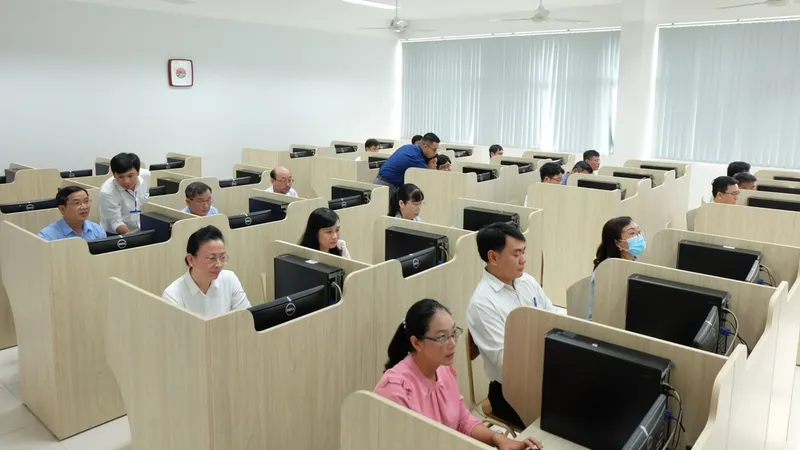 Cán bộ, công chức tham gia kỳ thi nâng ngạch công chức
