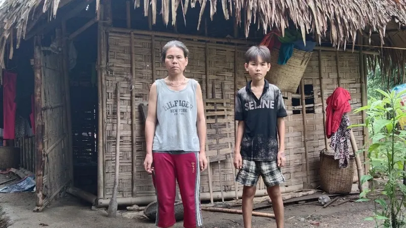 Hai mẹ con sống lay lắt dưới chân núi Gió