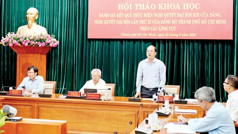 Phó Bí thư Thành ủy TPHCM Nguyễn Hồ Hải phát biểu tại hội thảo. Ảnh: HOÀNG HÙNG